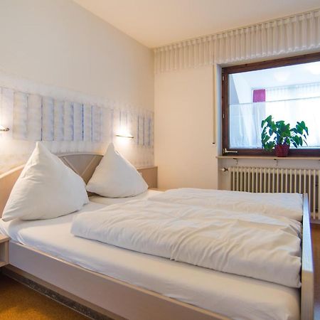 Gasthaus Pension Loewen フライブルク エクステリア 写真